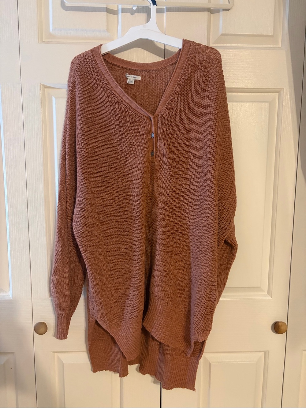 American Eagle Outfitters V-Neck Sweater in Dusty Mauve